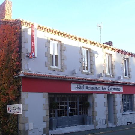 Hotel-Restaurant Les Colonnades Saint-Fulgent Buitenkant foto