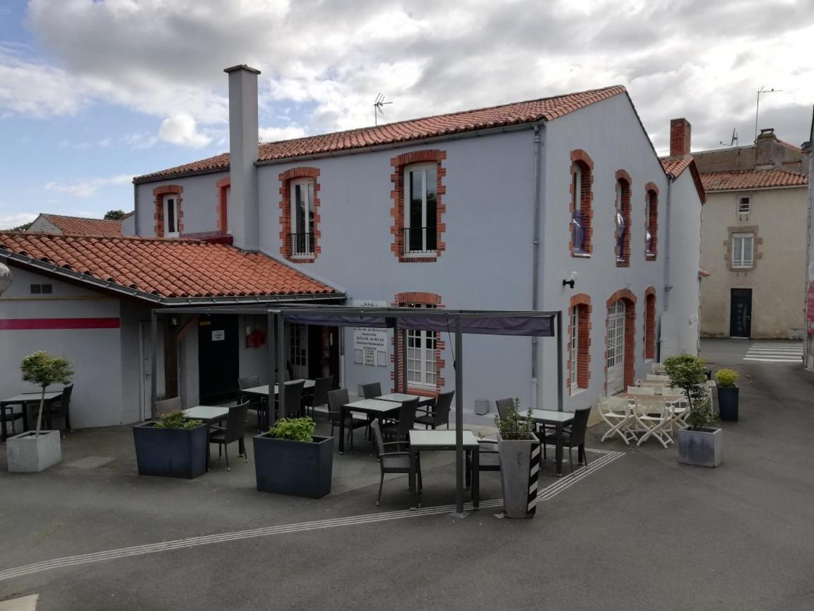 Hotel-Restaurant Les Colonnades Saint-Fulgent Buitenkant foto