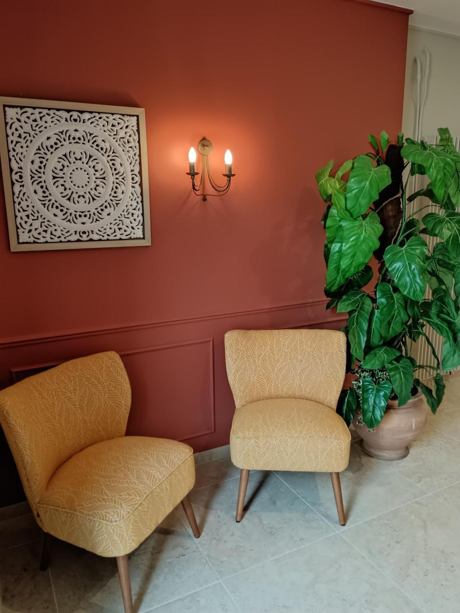 Hotel-Restaurant Les Colonnades Saint-Fulgent Buitenkant foto