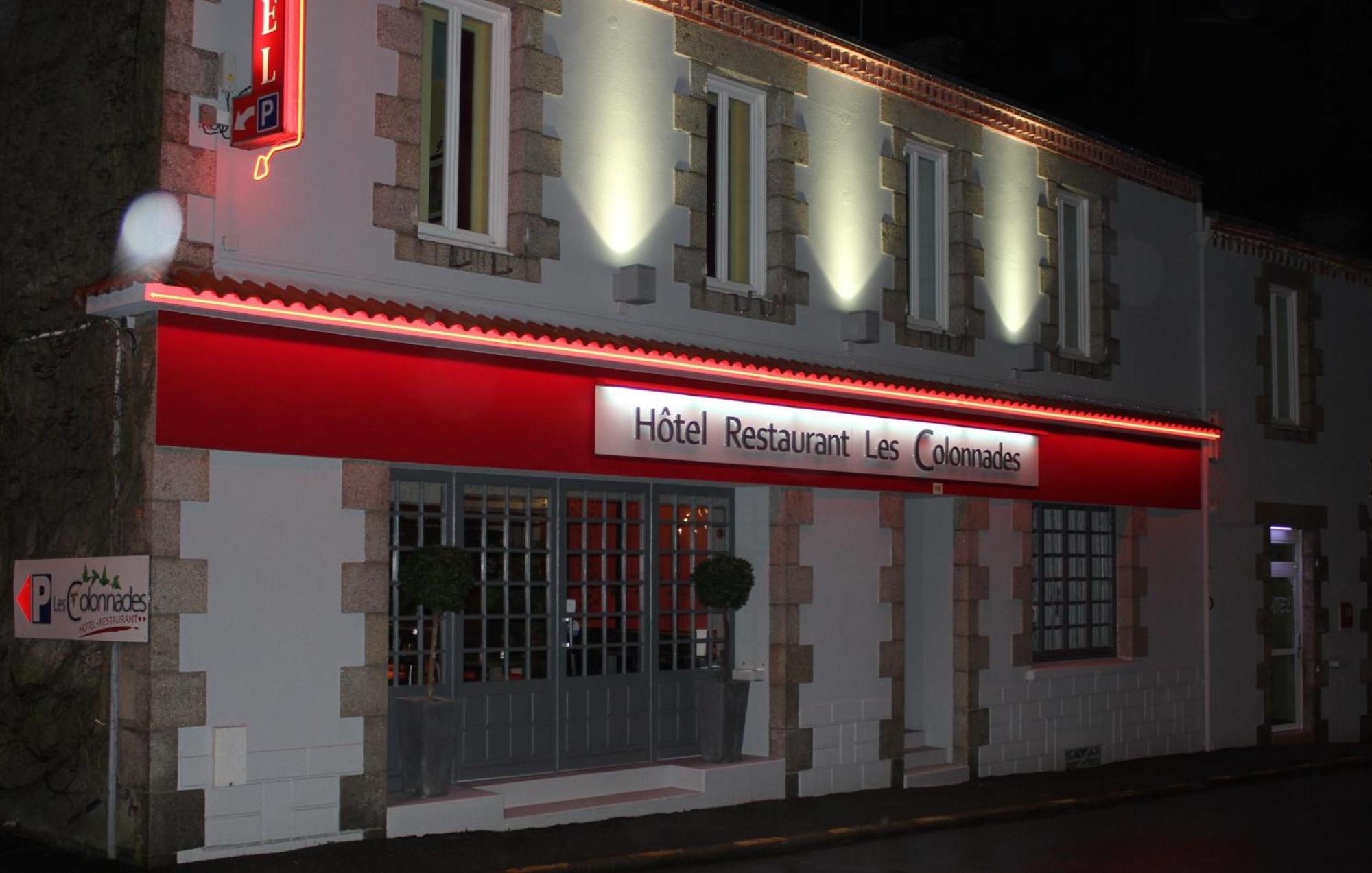Hotel-Restaurant Les Colonnades Saint-Fulgent Buitenkant foto