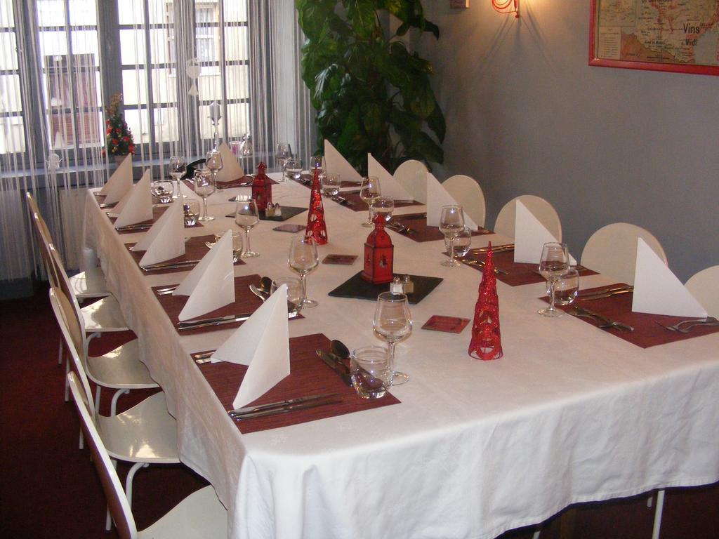Hotel-Restaurant Les Colonnades Saint-Fulgent Buitenkant foto
