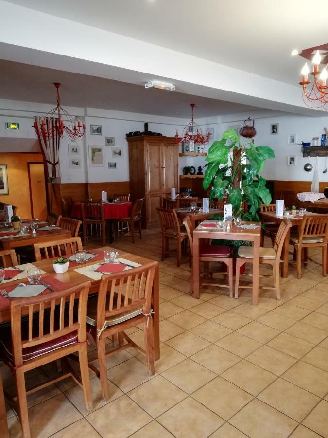 Hotel-Restaurant Les Colonnades Saint-Fulgent Buitenkant foto