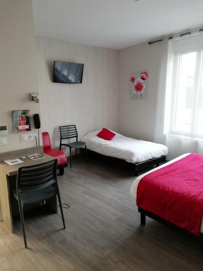 Hotel-Restaurant Les Colonnades Saint-Fulgent Buitenkant foto